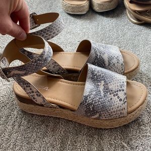 Snake print sandals 8.5